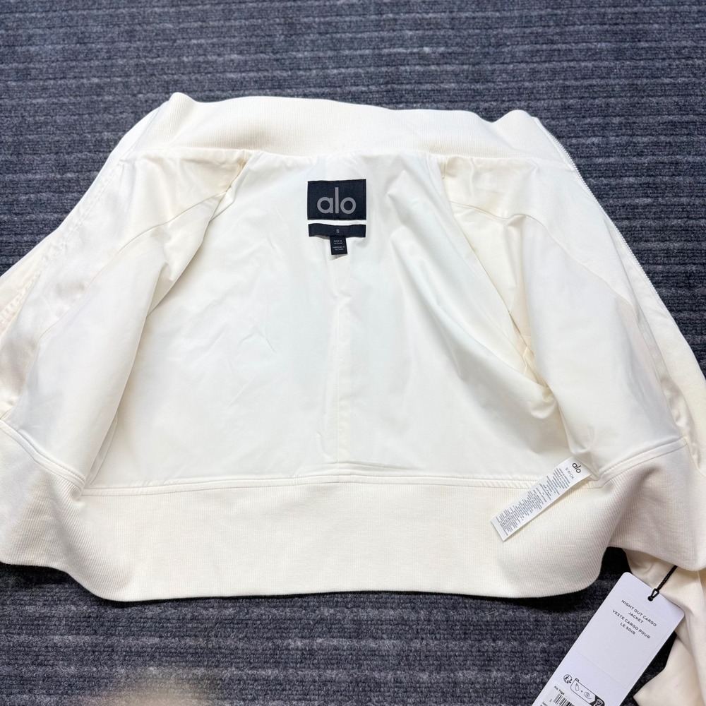 Alo Yoga Night Out Women's Cargo Jacket Ivory NWT's Cotton Twill Boxy Cropped. - Picture 9 of 14